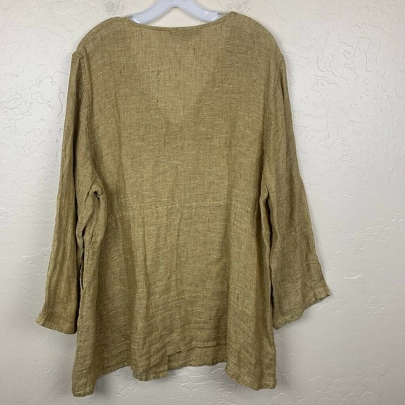 Flax Tan Button-Up Blouse - Picture 4 of 5